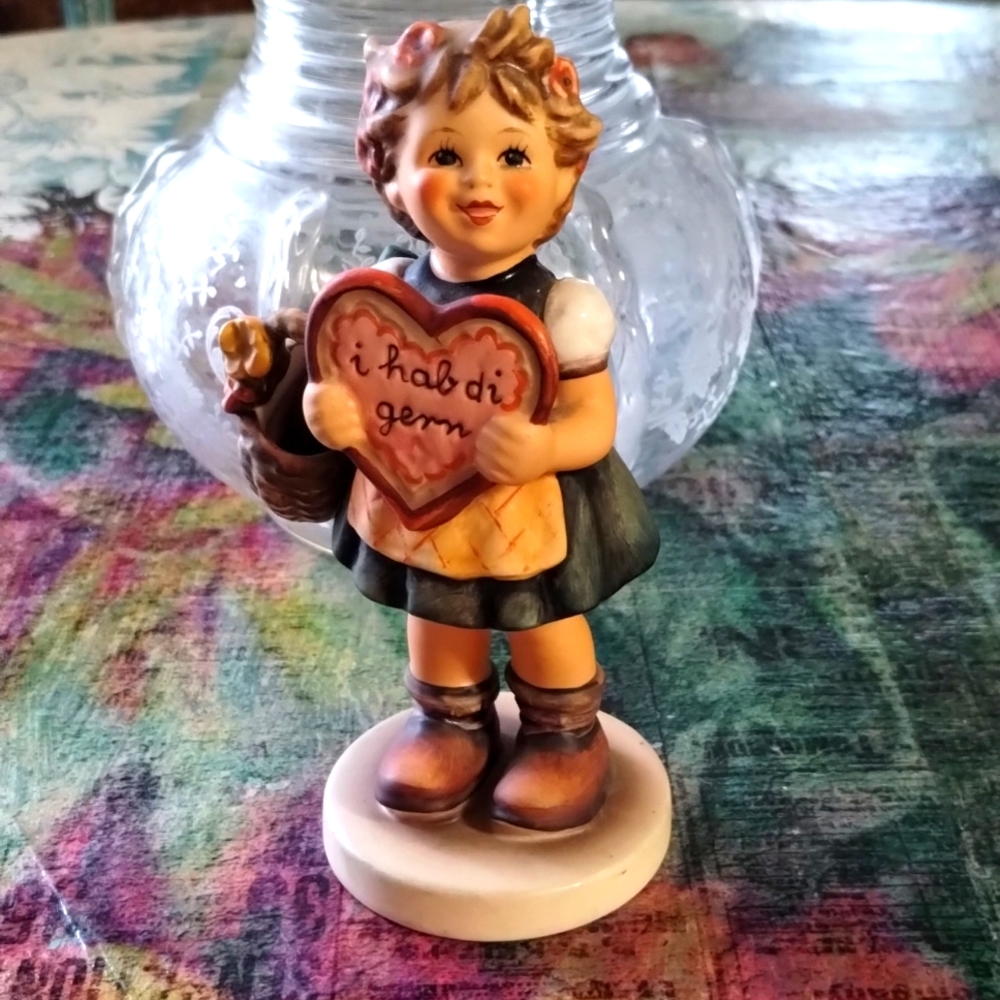 Goebel Special Valentine figuerine
